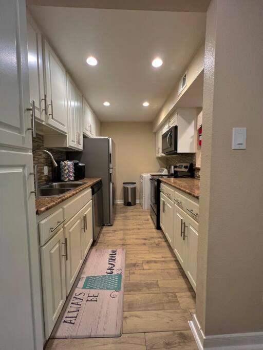 Daire Beautiful/spacious 2 Bedroom Near Galleria