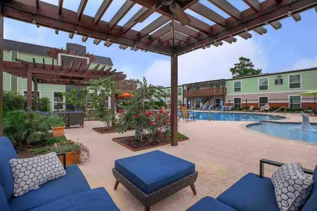 Beautiful/spacious 2 Bedroom Near Galleria Houston